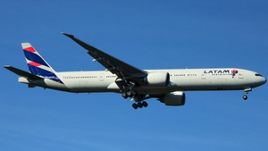 Photo of PT-MUE - Boeing 777-32W(ER) operated by LATAM Airlines Brasil