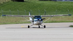 Photo of D-EOOG - Reims-Cessna F172N Skyhawk II operated by Flugsportgruppe im DLR Oberpfaffenhofen