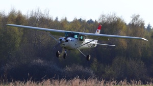Photo of D-EDMJ - Cessna 152 operated by Air Munich Aviation - Flugschule Jesenwang