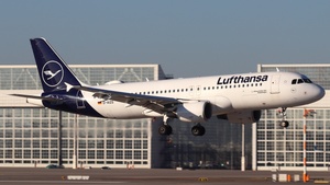 Photo of D-AIZG - Airbus A320-214 operated by Lufthansa