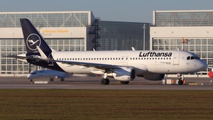 Photo of D-AIWJ - Airbus A320-214 operated by Lufthansa