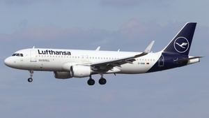 Photo of D-AIWK - Airbus A320-214 operated by Lufthansa