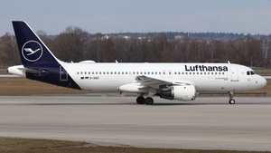 Photo of D-AIQT - Airbus A320-211 operated by Lufthansa