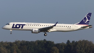 Photo of SP-LNE - Embraer ERJ-195LR operated by LOT Polish Airlines