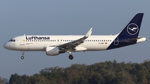 Photo of D-AIWF - Airbus A320-214 operated by Lufthansa