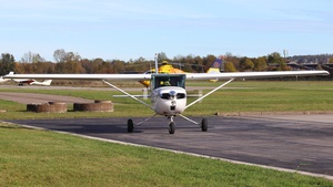 Photo of D-EBBI - Cessna 150M Commuter operated by Flugschule Robisch