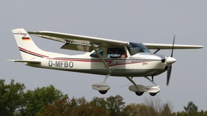Photo of D-MFBO - AirLony Skylane operated by Private