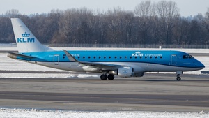 Photo of PH-EXU - Embraer ERJ-175STD operated by KLM Cityhopper