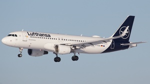 Photo of D-AIUE - Airbus A320-214 operated by Lufthansa