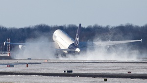 Photo of D-AIMC - Airbus A380-841 operated by Lufthansa