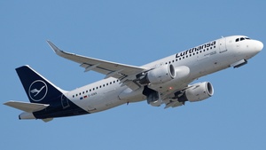 Photo of D-AIWA - Airbus A320-214 operated by Lufthansa