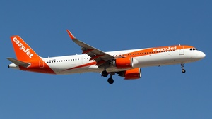 Photo of G-UZMI - Airbus A321-251NX operated by easyJet