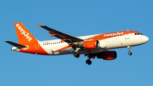 Photo of G-EJCF - Airbus A320-214 operated by easyJet