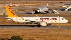 Photo of TC-DCM - Airbus A320-214 operated by Pegasus Airlines