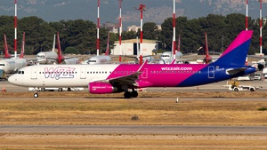 Photo of HA-LXC - Airbus A321-231 operated by Wizz Air