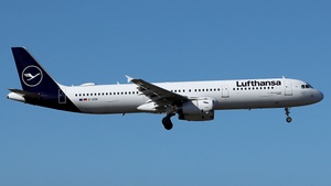 Photo of D-AIDK - Airbus A321-231 operated by Lufthansa