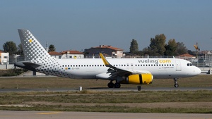 Photo of EC-OOV - Airbus A320-232 operated by Vueling
