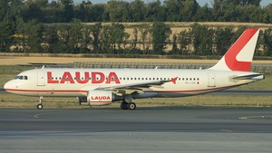 Photo of 9H-LON - Airbus A320-214 operated by Lauda Europe
