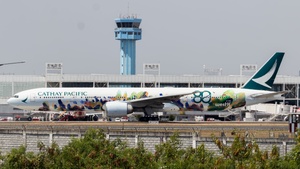 Photo of B-KQU - Boeing 777-367(ER) operated by Cathay Pacific Airways