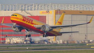Photo of G-DHLJ - Boeing 767-3JHF(ER) operated by DHL Air