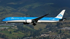 Photo of PH-BKM - Boeing 787-10 Dreamliner operated by KLM Royal Dutch Airlines