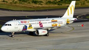 Photo of D-ANNE - Airbus A320-232 operated by LEAV Aviation