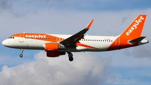 Photo of G-EZOF - Airbus A320-214 operated by easyJet