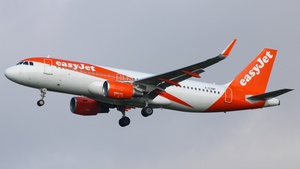 Photo of G-EZWP - Airbus A320-214 operated by easyJet