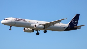 Photo of D-AIDB - Airbus A321-231 operated by Lufthansa