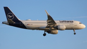 Photo of D-AIUJ - Airbus A320-214 operated by Lufthansa