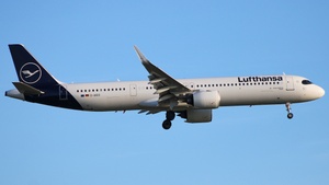 Photo of D-AIEO - Airbus A321-271NX operated by Lufthansa