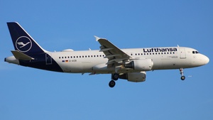 Photo of D-AIZB - Airbus A320-214 operated by Lufthansa
