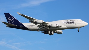 Photo of D-ABVY - Boeing 747-430 operated by Lufthansa