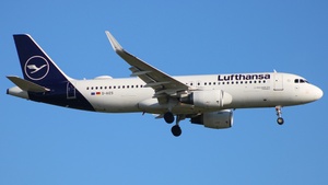 Photo of D-AIZS - Airbus A320-214 operated by Lufthansa