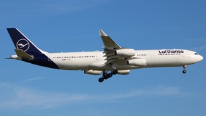 Photo of D-AIFE - Airbus A340-313 operated by Lufthansa