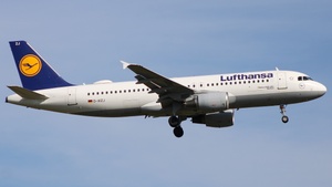 Photo of D-AIZJ - Airbus A320-214 operated by Lufthansa
