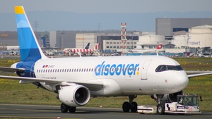 Photo of D-AIUT - Airbus A320-214 operated by Discover Airlines