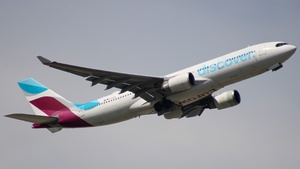 Photo of D-AXGE - Airbus A330-203 operated by Discover Airlines