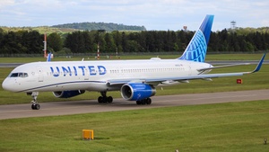 Photo of N19130 - Boeing 757-224 operated by United Airlines