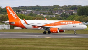Photo of G-EZOI - Airbus A320-214 operated by easyJet