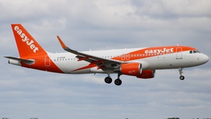 Photo of G-EZGX - Airbus A320-214 operated by easyJet