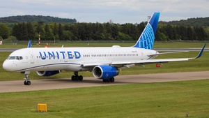 Photo of N14121 - Boeing 757-224 operated by United Airlines