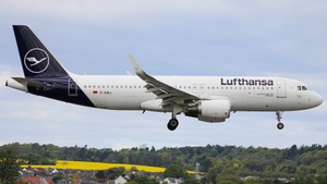 Photo of D-AIWJ - Airbus A320-214 operated by Lufthansa