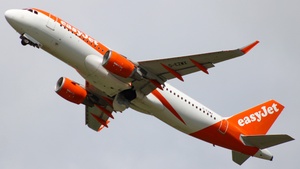Photo of G-EZWX - Airbus A320-214 operated by easyJet