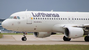 Photo of D-AIUF - Airbus A320-214 operated by Lufthansa