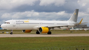 Photo of EC-NYE - Airbus A321-271NX operated by Vueling