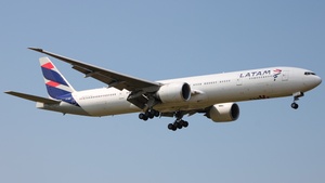 Photo of PT-MUA - Boeing 777-32W(ER) operated by LATAM Airlines Brasil