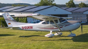 Photo of D-EUKM - Cessna 182T Skylane operated by Private