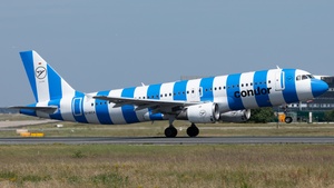 Photo of D-AICA - Airbus A320-212 operated by Condor