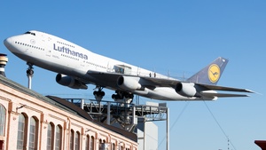 Photo of D-ABYM - Boeing 747-230B(M) operated by Lufthansa